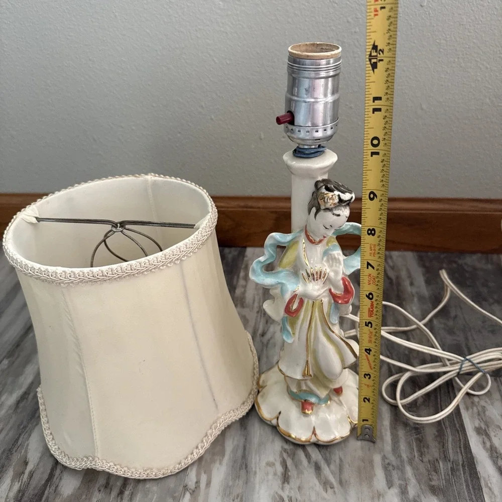 Vintage Pair Chinese Asian Porcelain Figural Table Lamp Set Lamps W Shades Work